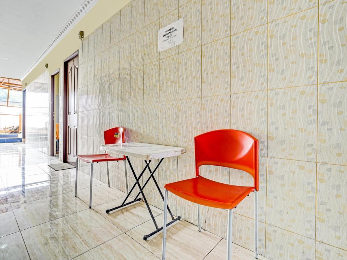 Oyo 90238 Hotel Nusantara Чиребон Экстерьер фото