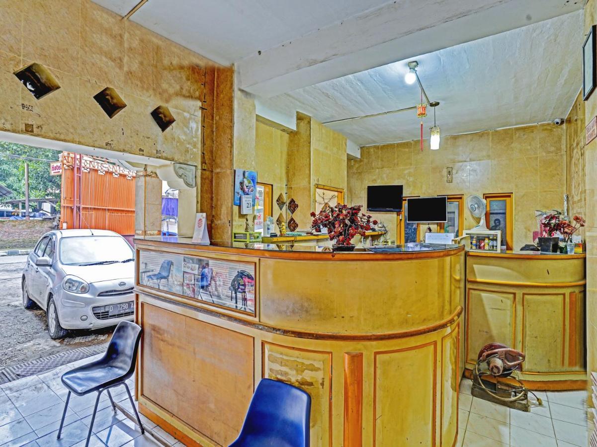 Oyo 90238 Hotel Nusantara Чиребон Экстерьер фото