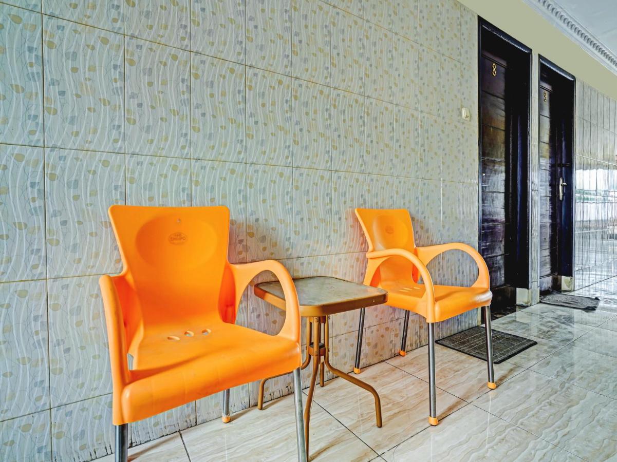 Oyo 90238 Hotel Nusantara Чиребон Экстерьер фото